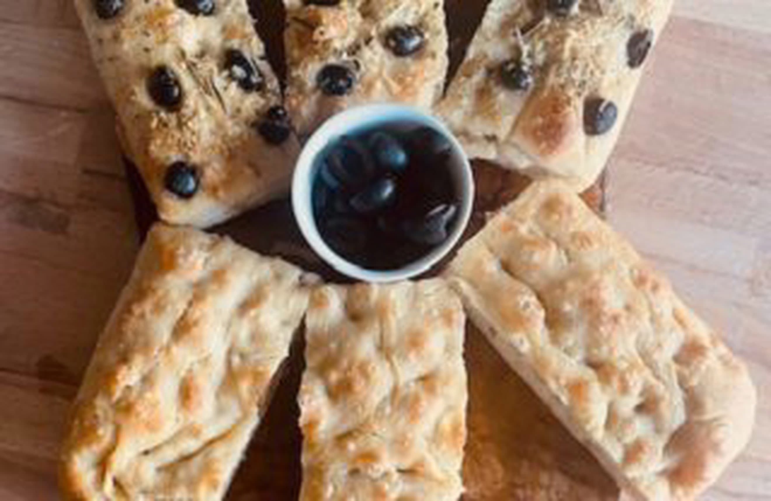 Focaccia, organic garlic & grana padano